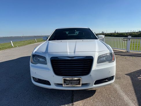 Used 2014 Chrysler 300 S RWD image 2