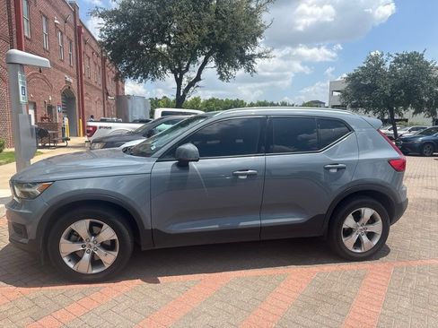 Used 2022 Volvo XC40 T5 Momentum AWD/4WD image 4
