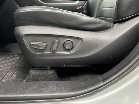 Used 2020 Toyota Highlander XLE image 10