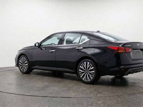 Used 2025 Nissan Altima 2.5 SV image 6