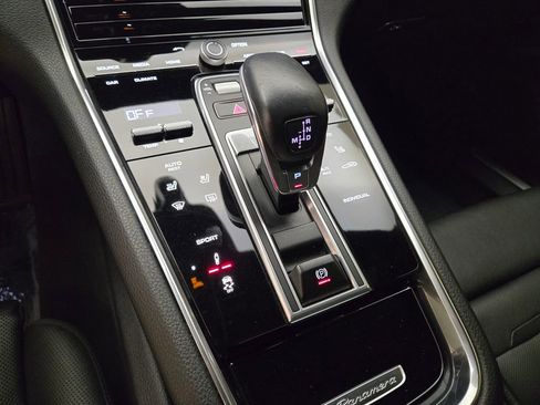 Used 2020 Porsche Panamera 4 image 35