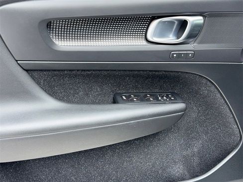 Used 2019 Volvo XC40 T5 R-Design image 38