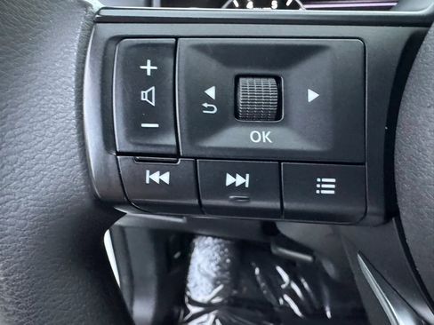 Used 2022 Nissan Rogue S FWD image 14