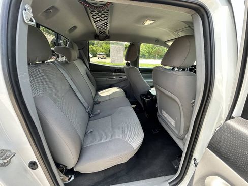 Used 2015 Toyota Tacoma PreRunner w/ SR5 Package RWD image 13