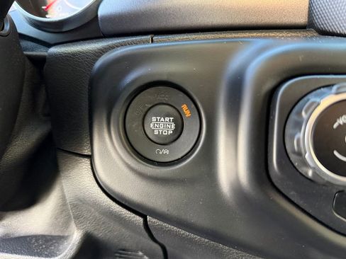 Used 2020 Jeep Gladiator Mojave w/ Dual Top Group image 13