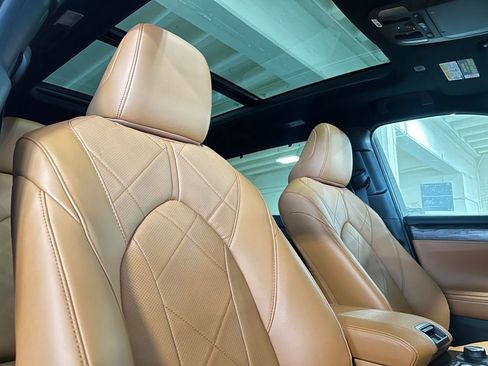 New 2025 Toyota Highlander Platinum image 18