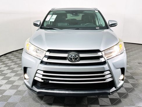 Used 2019 Toyota Highlander XLE FWD image 8