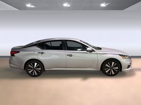 Used 2022 Nissan Altima 2.5 SV image 6