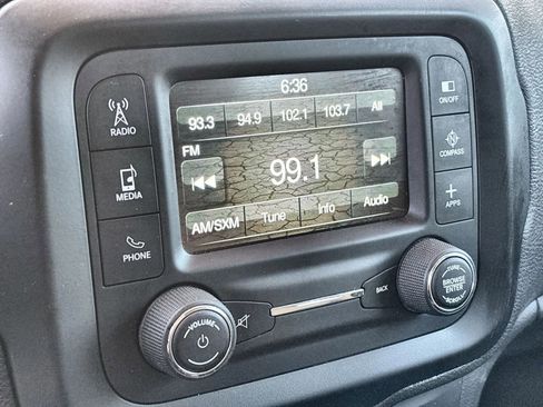 Used 2017 Jeep Renegade Trailhawk image 12