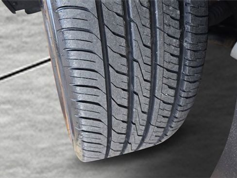 Used 2023 GMC Terrain SLE w/ Elevation Edition image 28