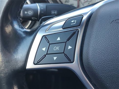 Used 2015 Mercedes-Benz SLK 250 image 22