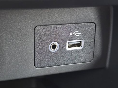 New 2025 Nissan Versa SV w/ Trunk Package image 4