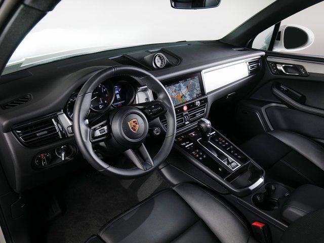 Certified 2026 Porsche Macan AWD/4WD image 4
