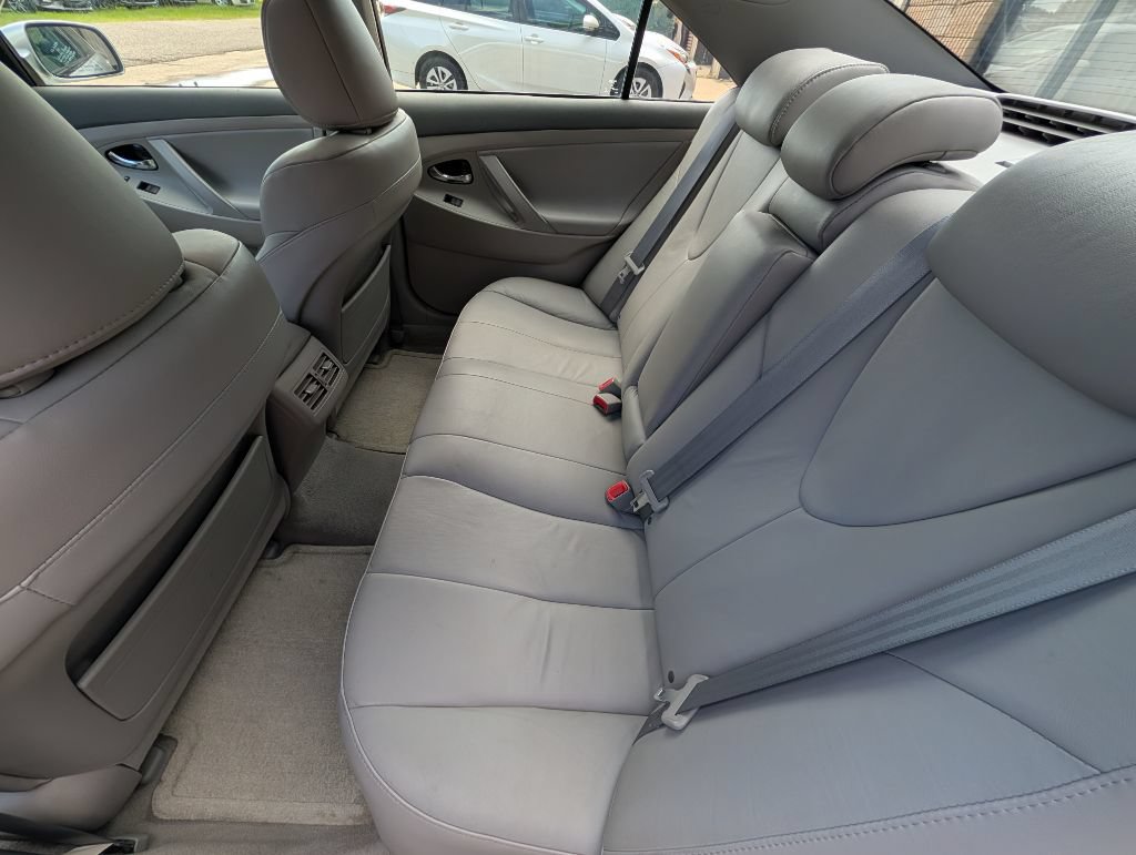 Used 2008 Toyota Camry Hybrid w/ Upgrade Pkg w/ Navigation FWD image 9