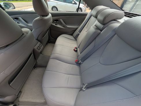 Used 2008 Toyota Camry Hybrid w/ Upgrade Pkg w/ Navigation FWD image 9