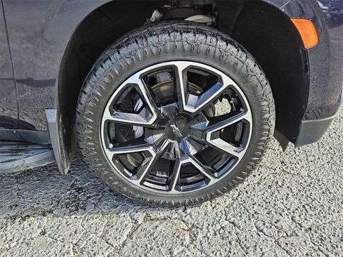 Used 2021 Chevrolet Tahoe RST w/ Luxury Package image 16