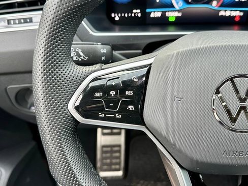 Certified 2024 Volkswagen Tiguan SE R-Line image 35