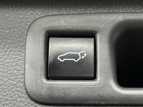 Used 2024 Toyota Highlander LE image 12