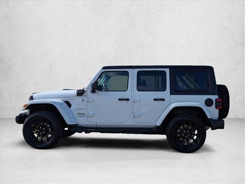 Used 2022 Jeep Wrangler Unlimited Sahara w/ Cold Weather Group AWD/4WD image 9