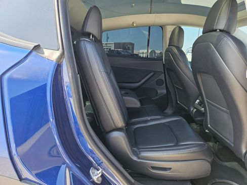 Used 2021 Tesla Model Y Long Range image 24