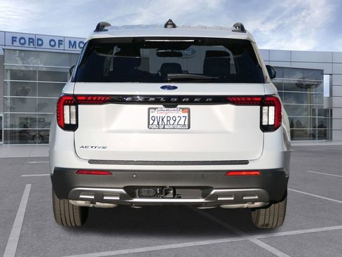 Used 2025 Ford Explorer Active w/ Active Comfort Package image 6