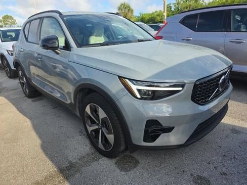 Used 2026 Volvo XC40 B5 Plus AWD/4WD image 2