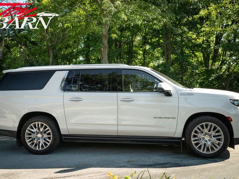 Used 2023 Chevrolet Suburban High Country AWD/4WD image 4