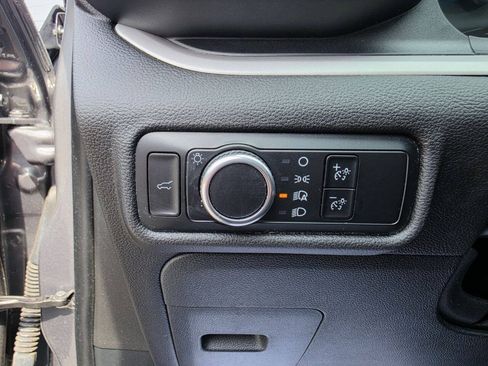 Used 2023 Ford Explorer XLT AWD/4WD image 32