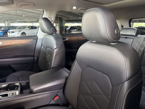 Certified 2024 Volkswagen Atlas SE FWD image 14