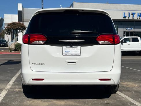 Used 2024 Chrysler Voyager LX FWD image 7
