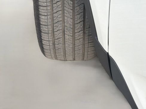 Used 2022 Volvo XC40 T5 Momentum image 42