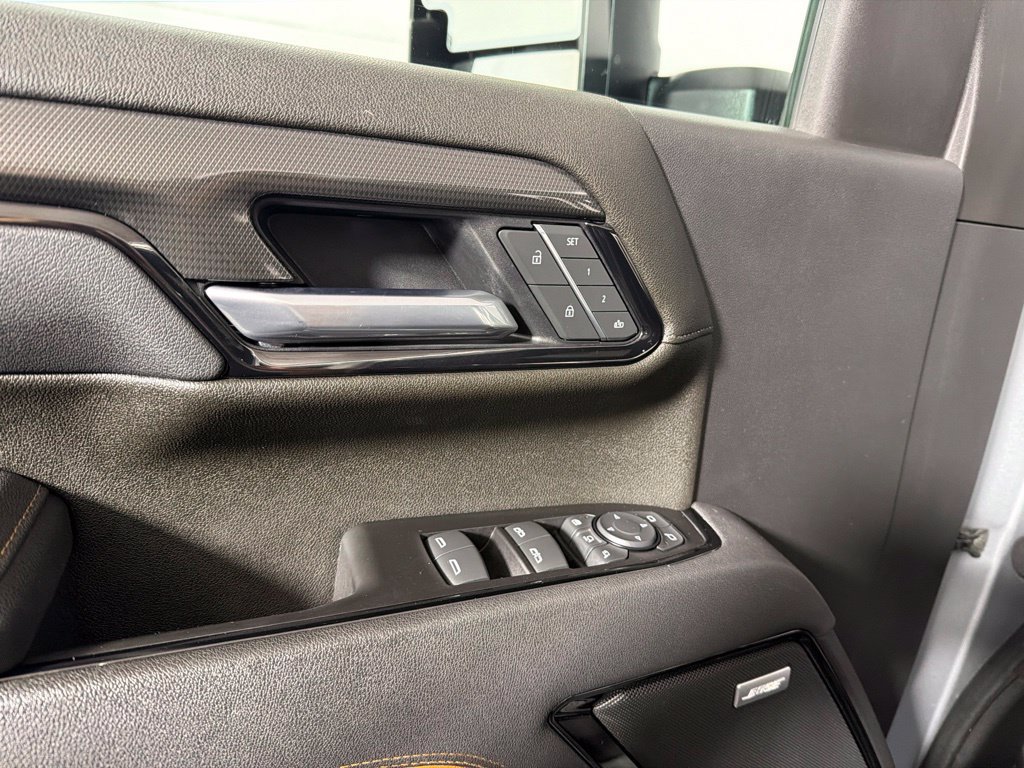 Used 2025 GMC Sierra 3500 AT4 w/ AT4 Premium Plus Package AWD/4WD image 10