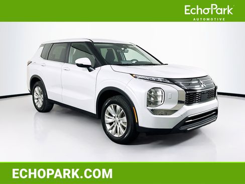 Used 2025 Mitsubishi Outlander ES AWD/4WD image 1