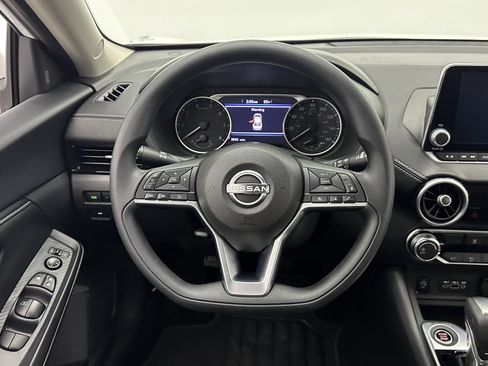Used 2025 Nissan Sentra SV image 17