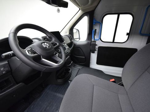 New 2024 RAM ProMaster 3500 w/ Delivery Van Package FWD image 18