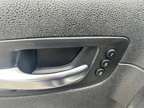 Used 2015 Chrysler 300 C RWD image 19