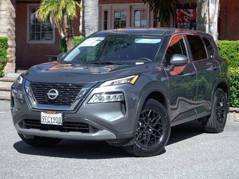 Used 2023 Nissan Rogue SV image 4