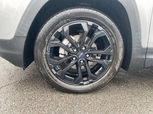 Used 2020 GMC Terrain SLE w/ Driver Convenience Package FWD image 3