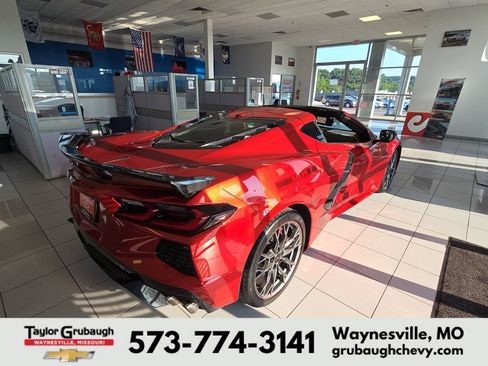 Used 2025 Chevrolet Corvette Stingray Preferred Cpe w/ Z51 Performance Package RWD image 7