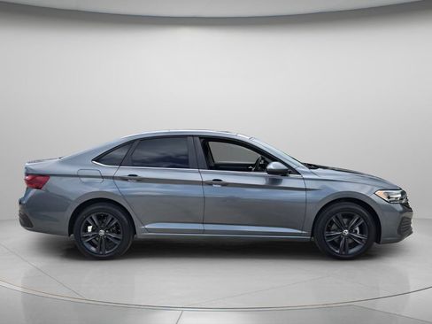 Certified 2023 Volkswagen Jetta SE FWD image 5