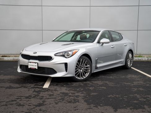 Used 2018 Kia Stinger image 1