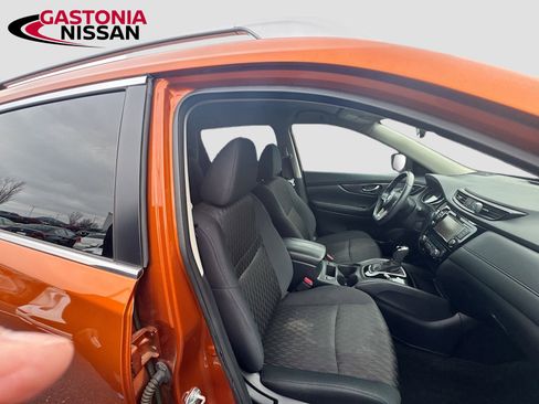 Used 2018 Nissan Rogue SV w/ Premium Package image 36
