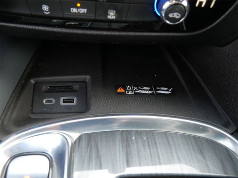 Used 2022 Buick Enclave Essence w/ Sport Touring Edition image 18