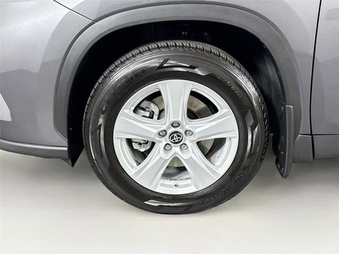 Certified 2023 Toyota Highlander L FWD image 40