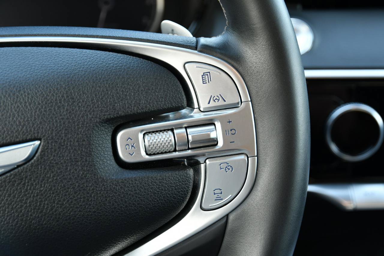 Used 2025 Genesis GV70 2.5T AWD/4WD image 12