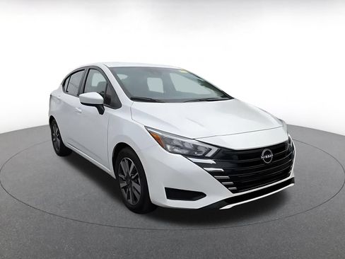 Used 2025 Nissan Versa SV FWD image 3
