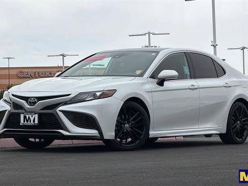 Used 2022 Toyota Camry XSE FWD image 8