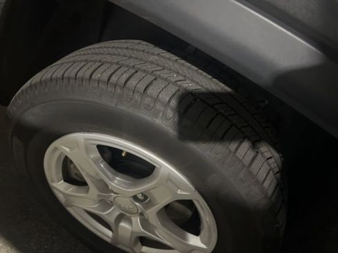 Used 2022 Jeep Compass Sport image 12