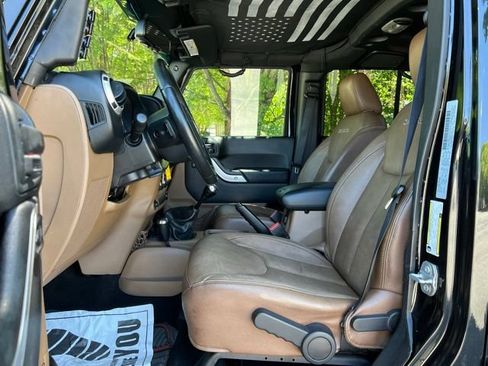 Used 2017 Jeep Wrangler Unlimited Sahara w/ Connectivity Group AWD/4WD image 10