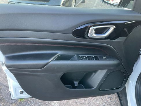 Used 2025 Jeep Compass Trailhawk image 18